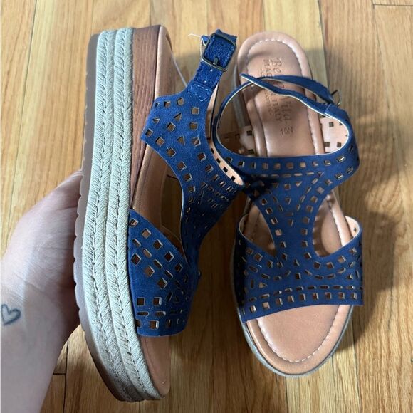 Bella Vita | Ann-Italy Perforated Wedge Sandal - Picture 6 of 9